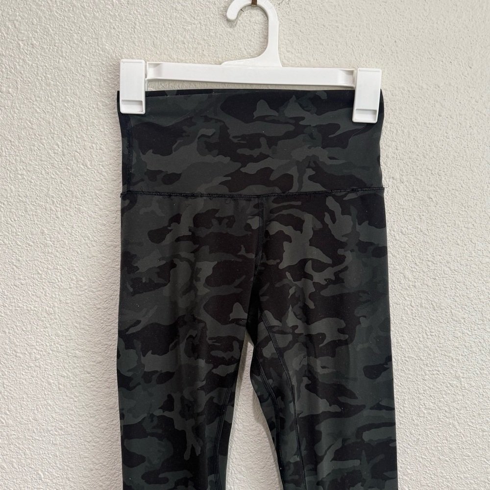 Lululemon Womens Size‎ 4 Align™ High-Rise Pant 25" in Green Camo Workout Gym - Picture 2 of 8